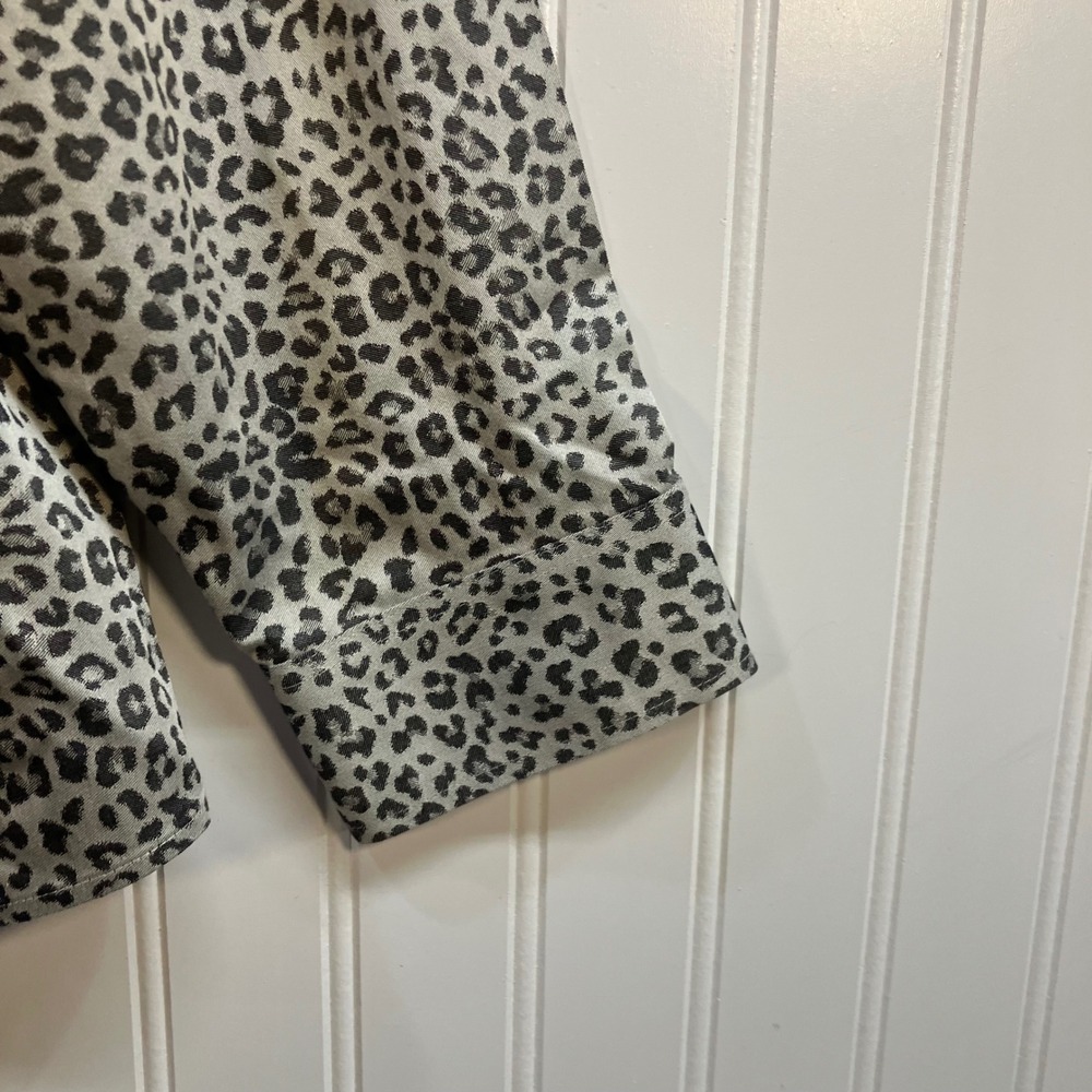 Chicos No-Iron Coolmax All Season  Leopard Print Button Down Shirt SZ 2 L 12/14 - Picture 7 of 11